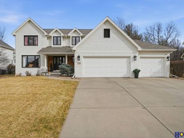 7633 Stevens Ridge Road, Lincoln, NE 68516