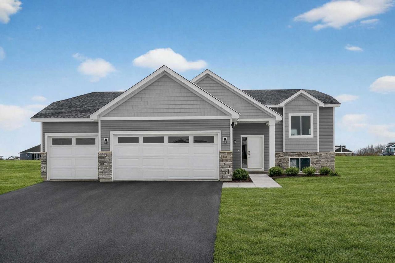 1611 10th Street Ne, Buffalo, MN 55313 Main Photo