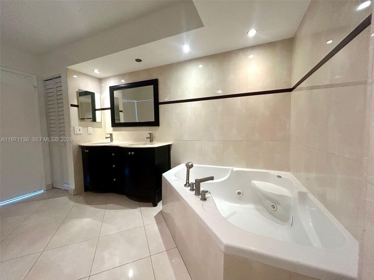 3400 NE 192nd St , Unit 1607, Aventura, FL 33180 Photo