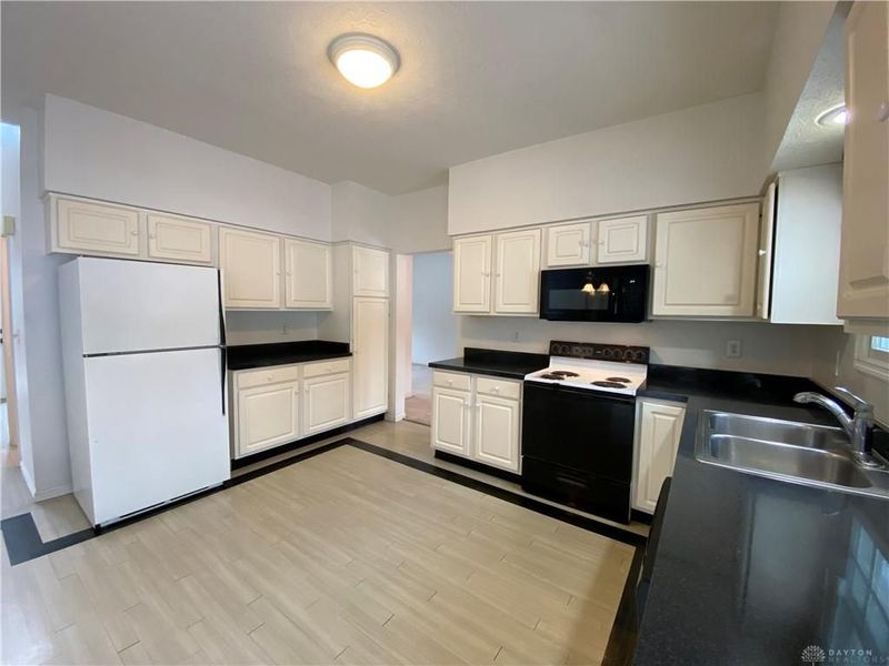 6939 Crossbrook Drive, Dayton, OH 45459 Photo 12