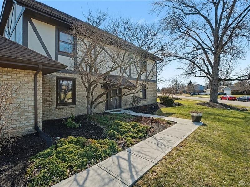 7580 Turtle Creek Drive, Dayton, OH 45414 Photo 2