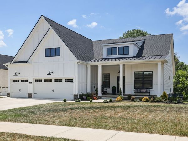 7708 Woodford Dr, Fairview, TN 37062