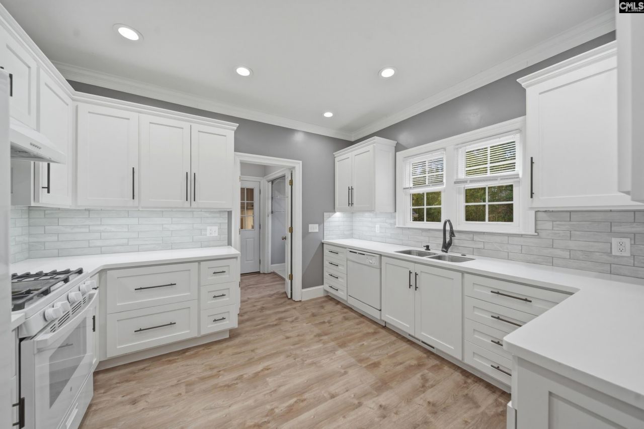 204 Woodlands W  Photo 11