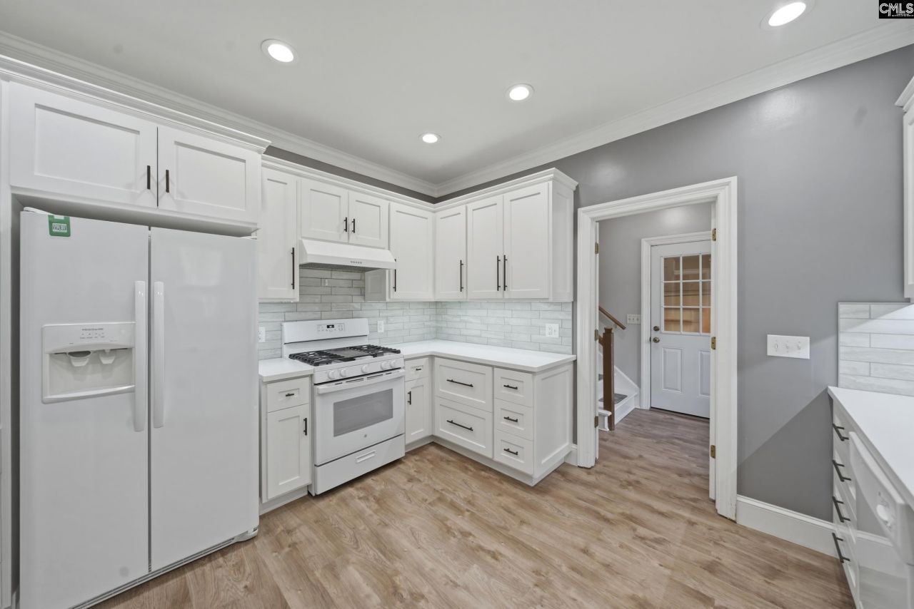 204 Woodlands W  Photo 13