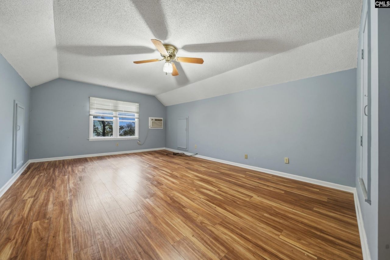 204 Woodlands W  Photo 17