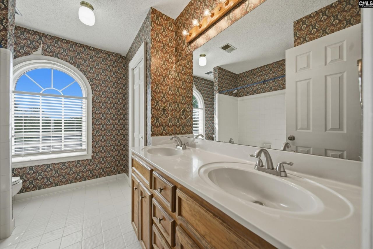 204 Woodlands W  Photo 19