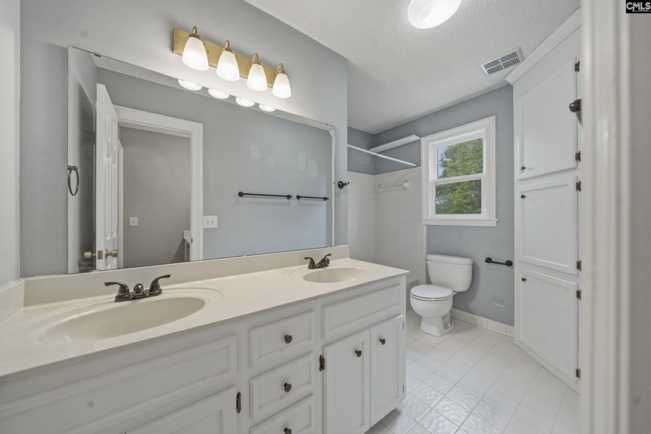 204 Woodlands W  Photo 22