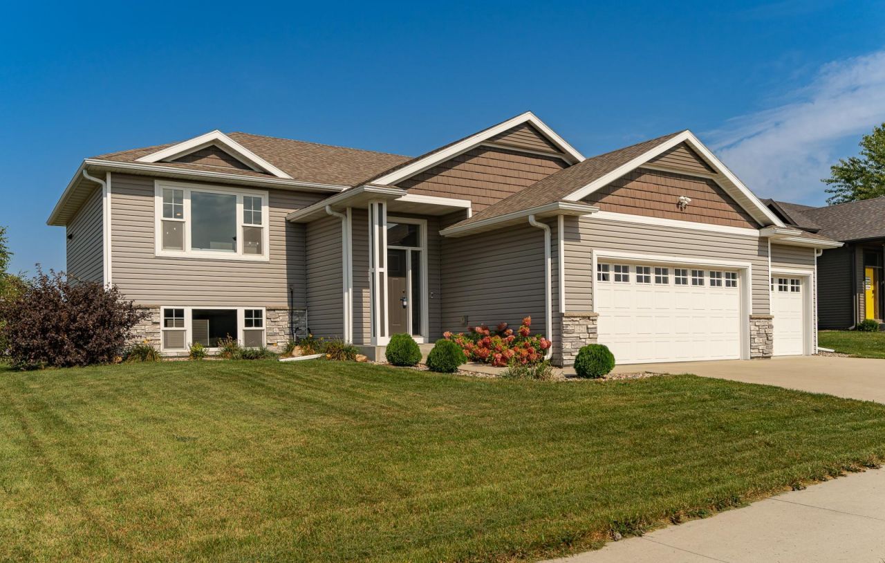 1421 Tunbridge Place Ne, Byron, MN 55920 Main Photo