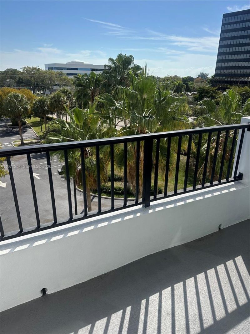 2421 NE 65th St, Unit 508, Fort Lauderdale, FL 33308 Photo
