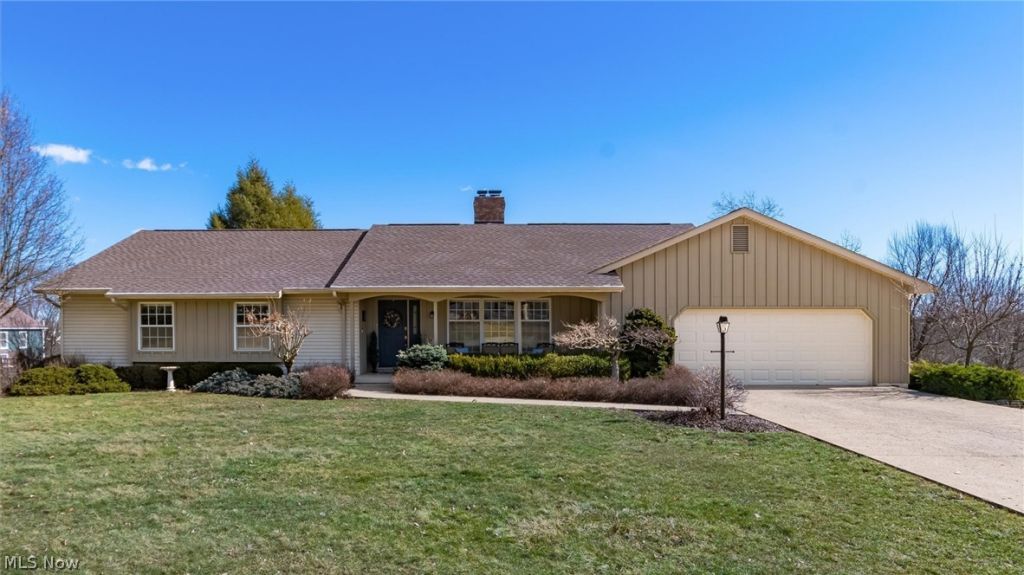 3750 Greenbriar Drive, Zanesville, OH 43701 Main Photo