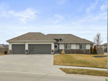 18606 George Miller Parkway, Elkhorn, NE 68022