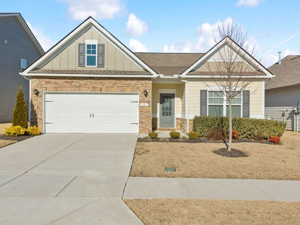 121 Gatwick Dr, Lebanon, TN 37087