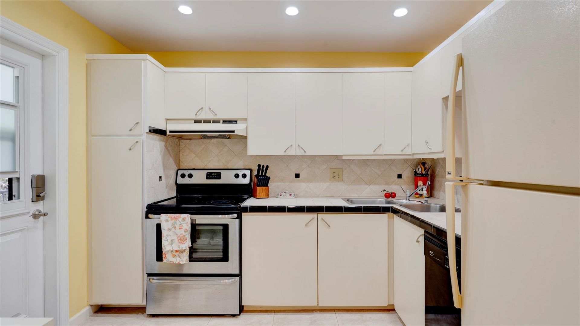 1501 S Ocean Boulevard, Unit 325, Lauderdale by the Sea, FL 33062 Photo