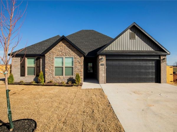 6806 SW Orange Avenue , Bentonville, AR 72713