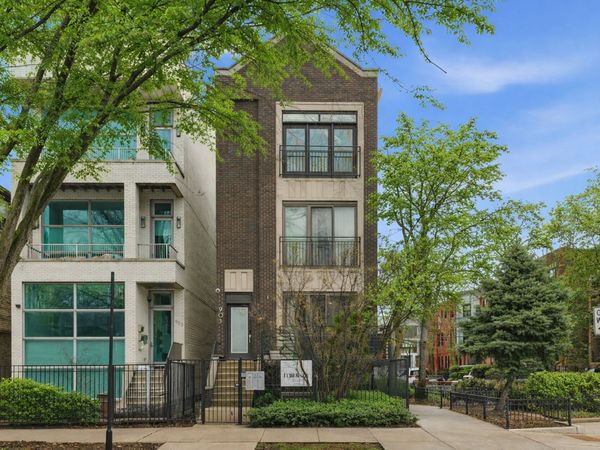 901 N Honore Street, Unit 2, Chicago, IL 60622