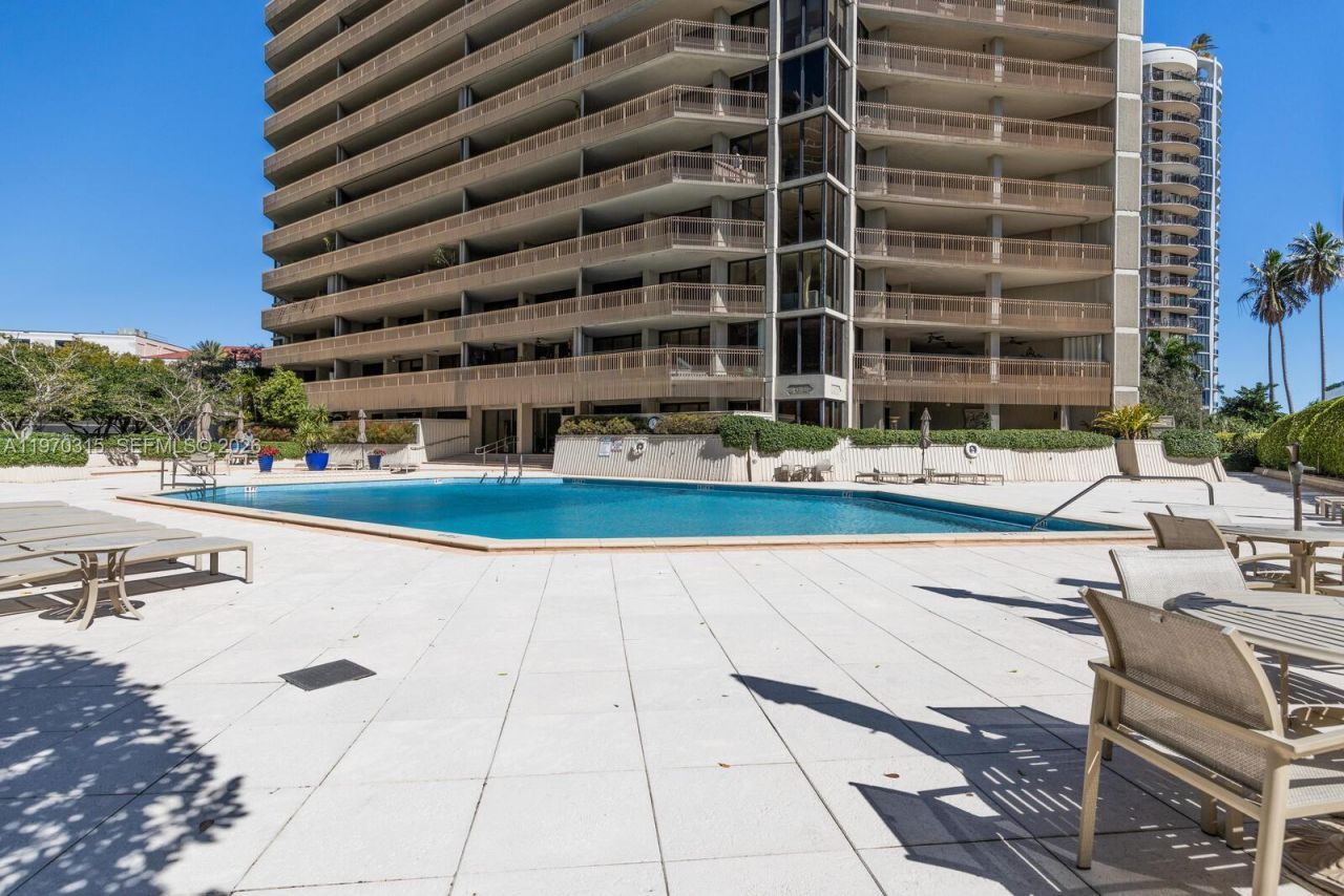 2901 S Bayshore Dr, Unit 2H, Miami, FL 33133 Photo