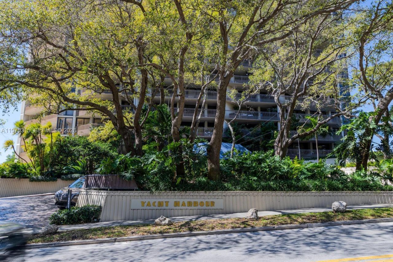 2901 S Bayshore Dr, Unit 2H, Miami, FL 33133 Photo