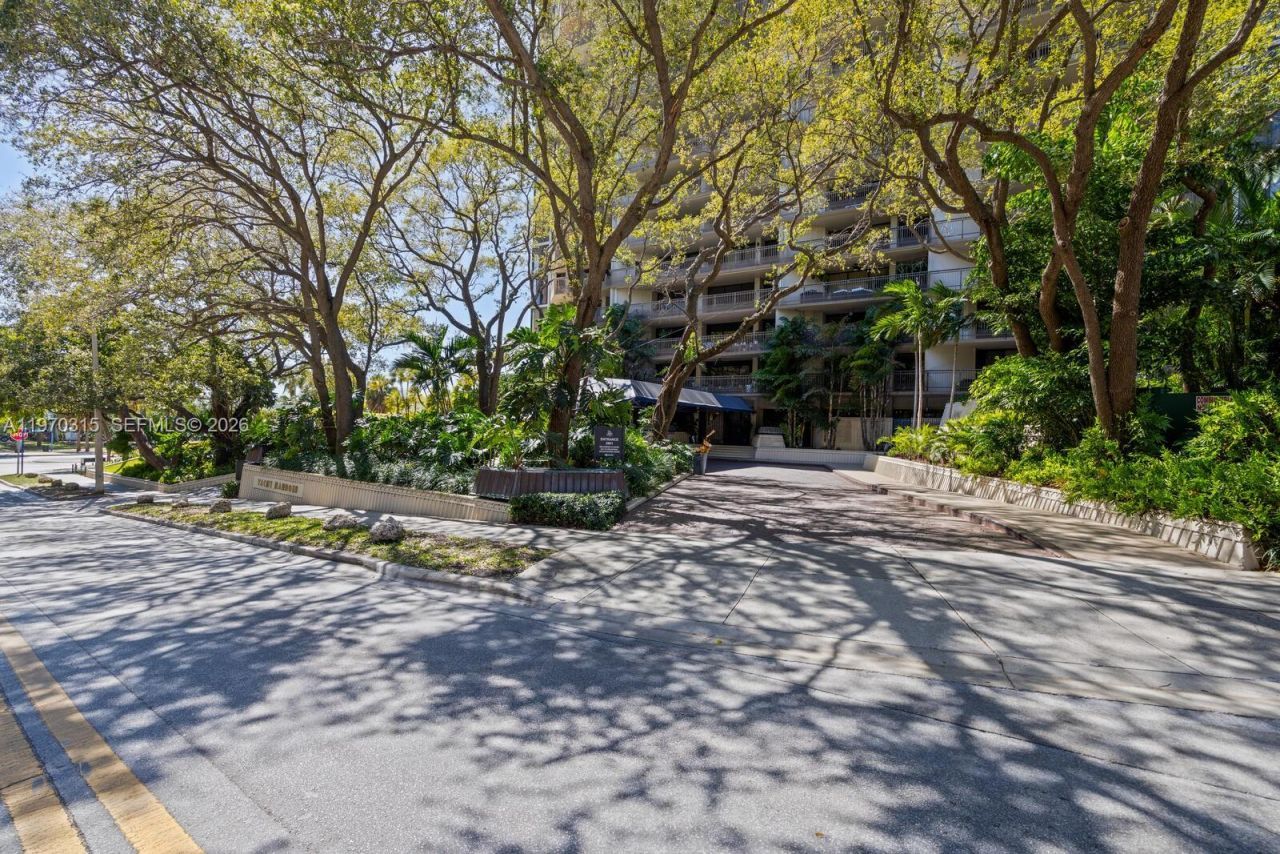 2901 S Bayshore Dr, Unit 2H, Miami, FL 33133 Photo