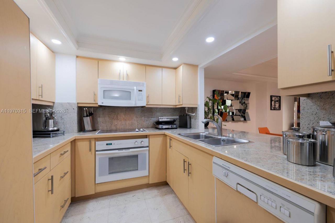 2901 S Bayshore Dr, Unit 2H, Miami, FL 33133 Photo