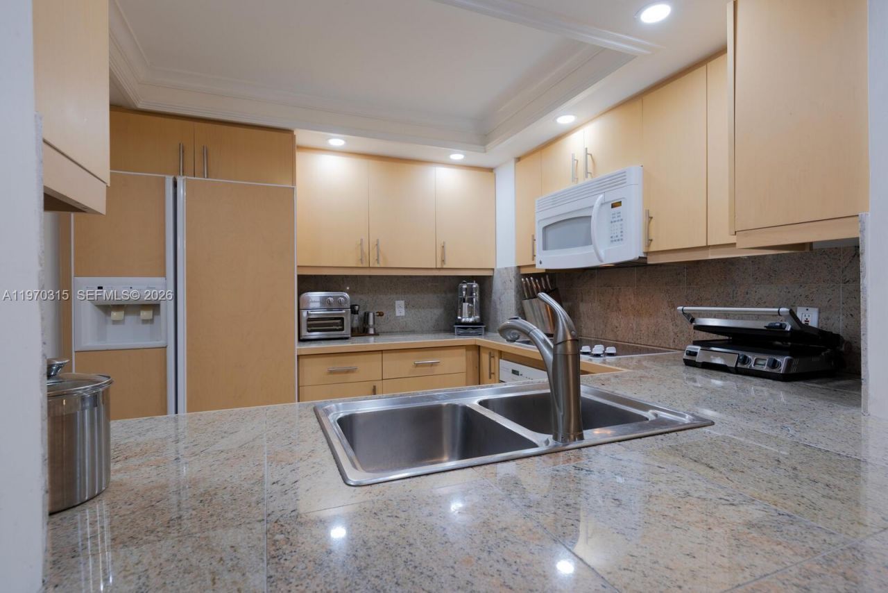 2901 S Bayshore Dr, Unit 2H, Miami, FL 33133 Photo