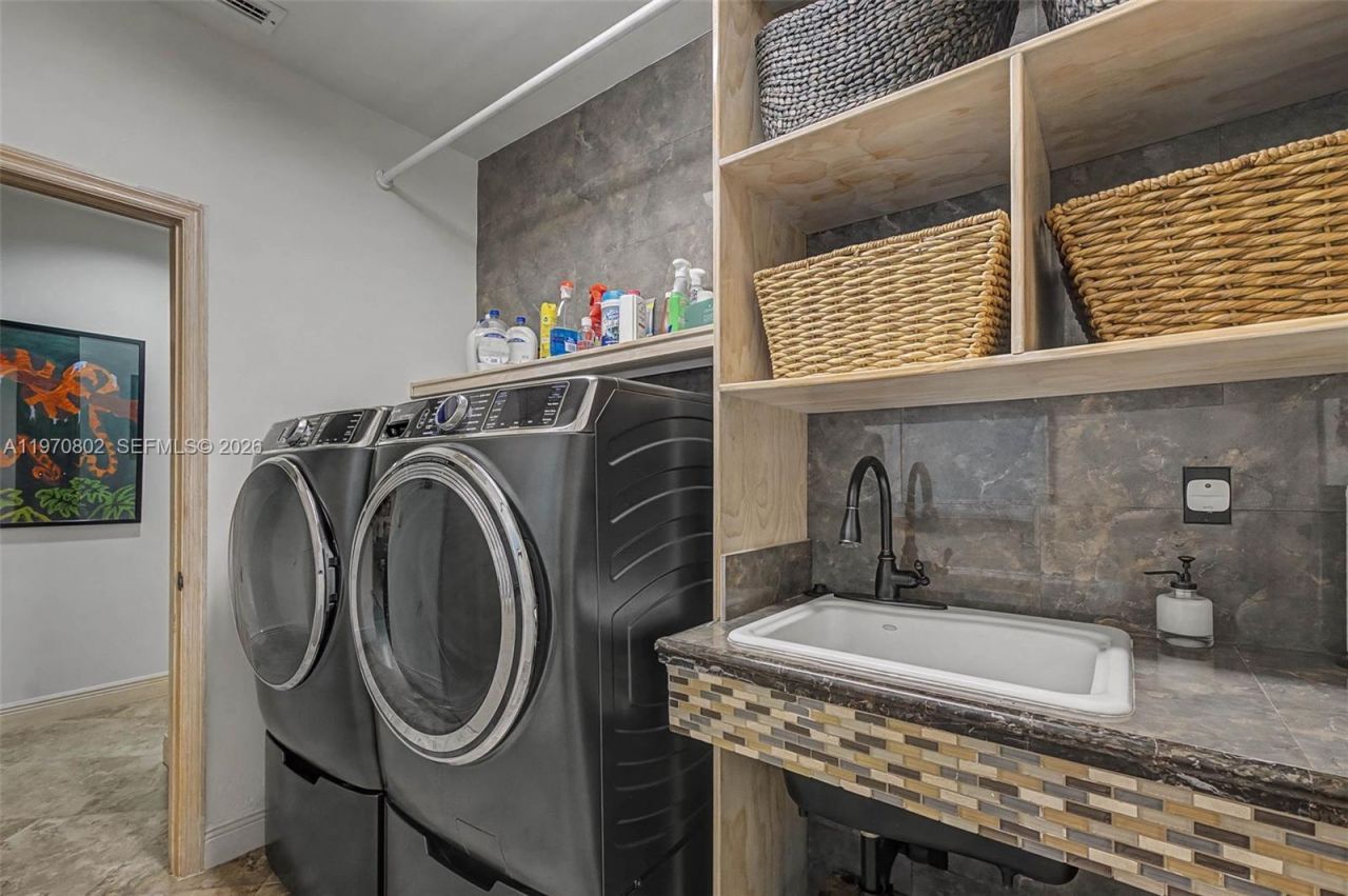 8190 SW 180th St, Palmetto Bay, FL 33157 Photo