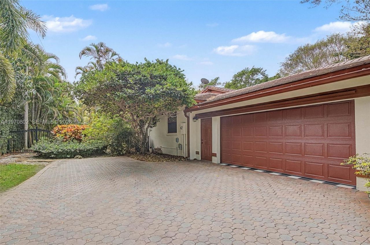 8190 SW 180th St, Palmetto Bay, FL 33157 Photo