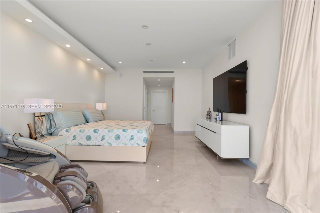 17001 Collins Ave , Unit 4608, Sunny Isles Beach, FL 33160 Photo