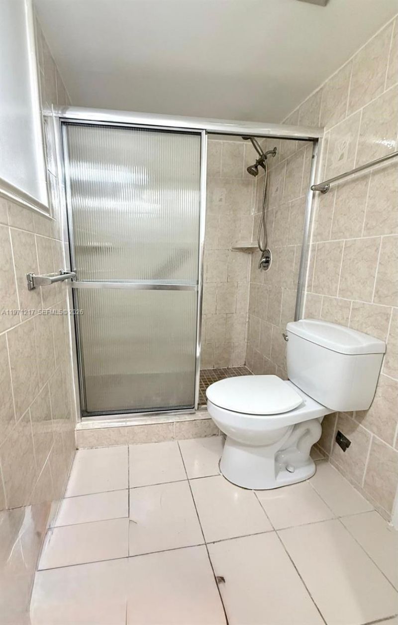 1201 NE 191st St, Unit G212, Miami, FL 33179 Photo