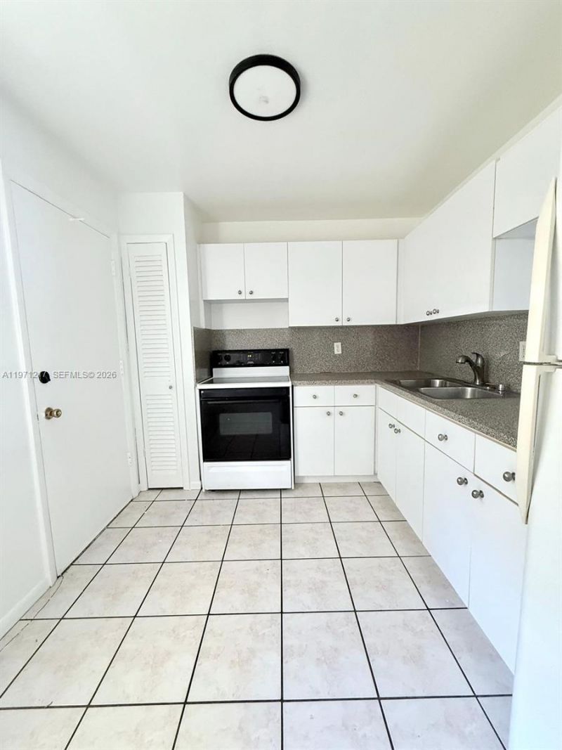 1201 NE 191st St, Unit G212, Miami, FL 33179 Photo