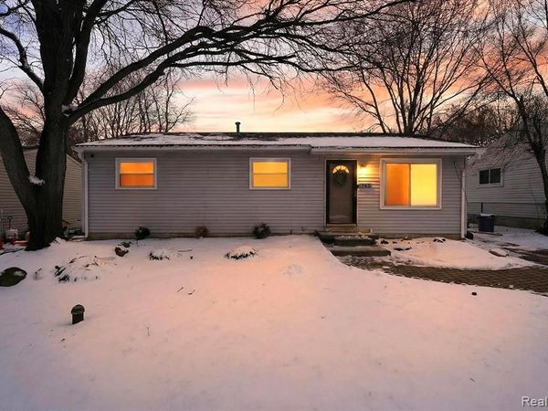 743 Dunreath Street, Wolverine Lake Vlg, MI 48390