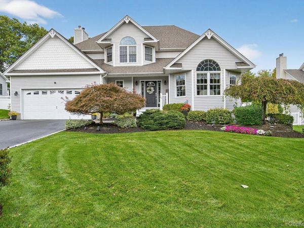 10 Manor Place , Smithtown, NY 11787