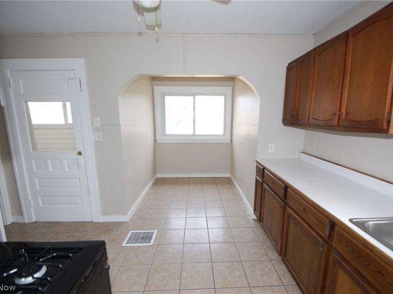 980 W Laclede Avenue, Youngstown, OH 44511 Photo 9