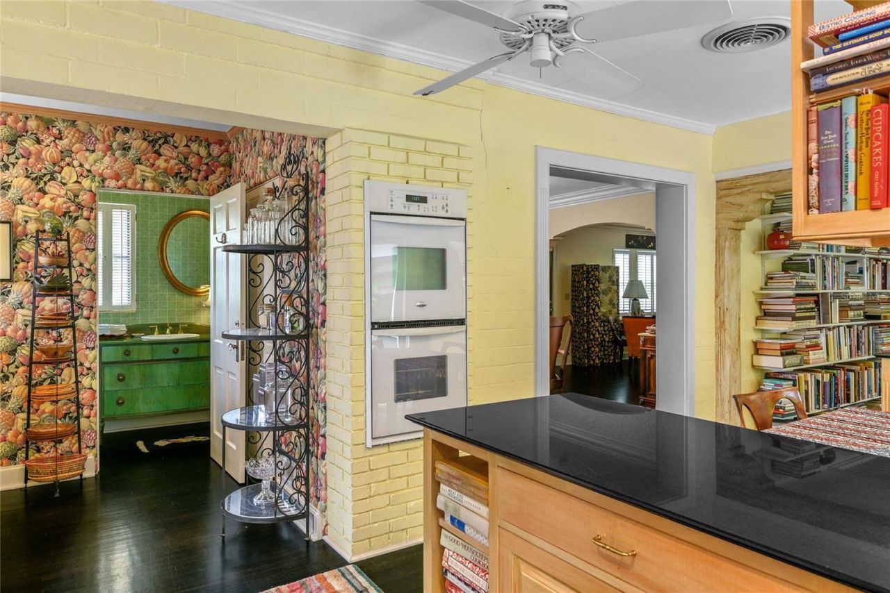 2035 Lake Sue Drive, Orlando, FL 32803 Photo