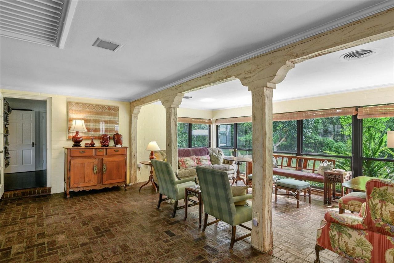 2035 Lake Sue Drive, Orlando, FL 32803 Photo