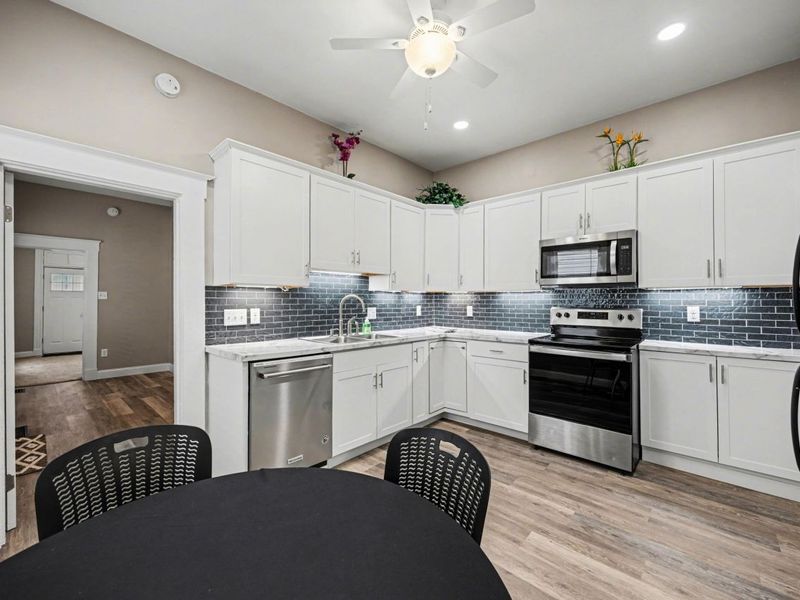 704 W 35th Street, Covington, KY 41015 Photo 2