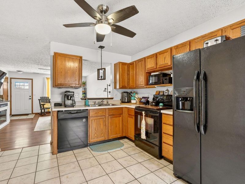 2339 Breeze Hill Drive , Grove City, OH 43123 Photo 7