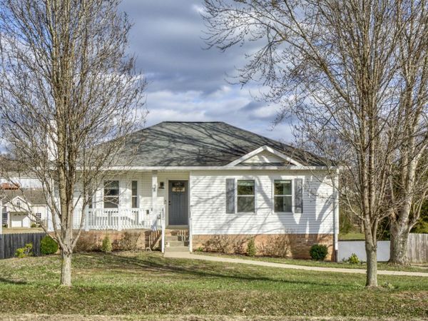 2611 Cummings Cir, Clarksville, TN 37042
