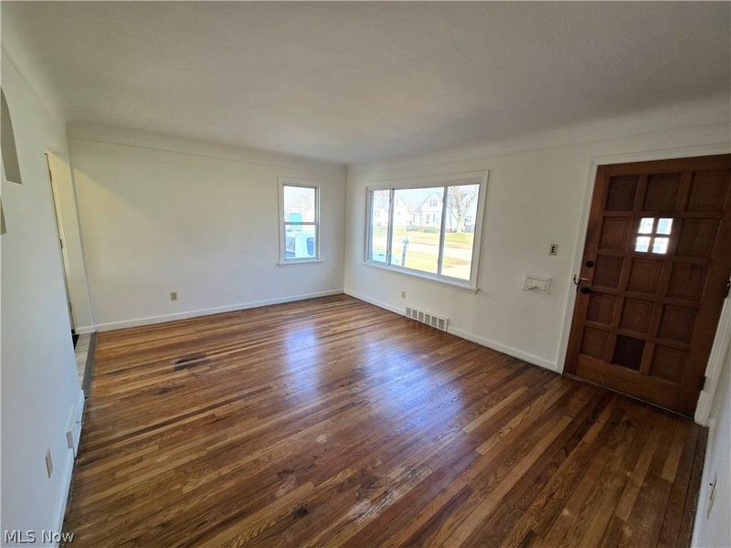 1558 Temple Avenue, Mayfield Heights, OH 44124 Photo 2