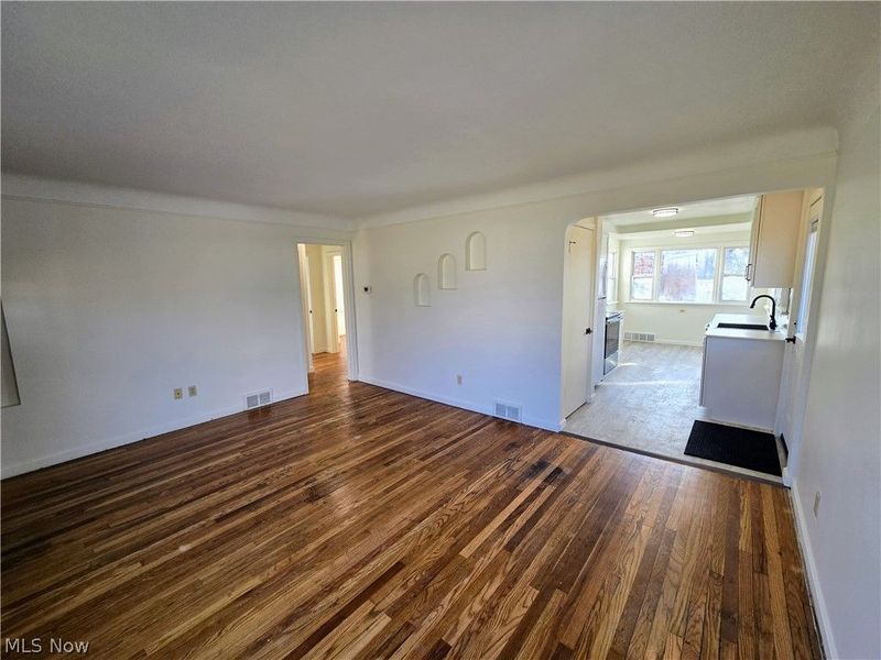 1558 Temple Avenue, Mayfield Heights, OH 44124 Photo 3