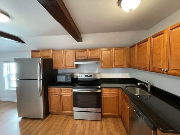 8-10 Essex St, Unit 8, Andover, MA 01810