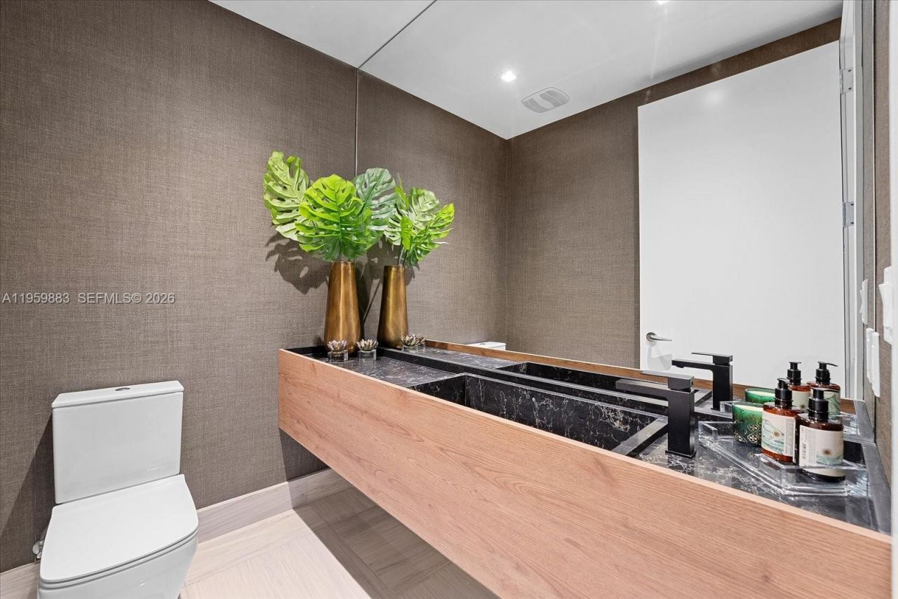 16901 Collins Ave , Unit 2503, Sunny Isles Beach, FL 33160 Photo