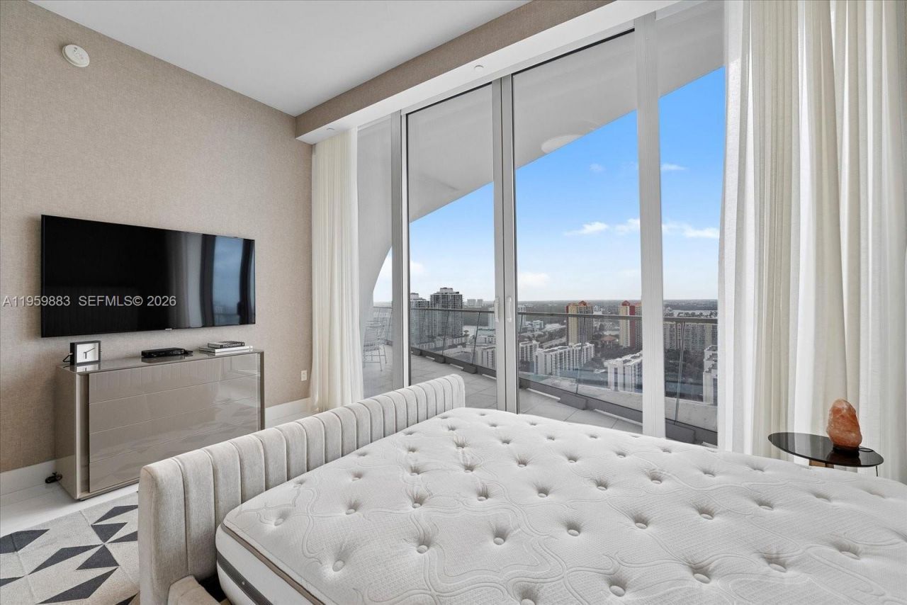 16901 Collins Ave , Unit 2503, Sunny Isles Beach, FL 33160 Photo