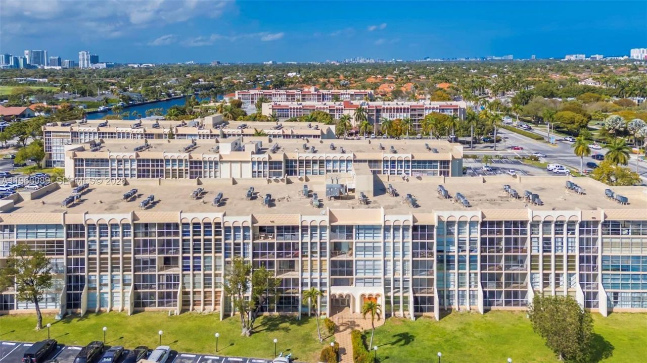 801 Three Islands Blvd, Unit 111, Hallandale Beach, FL 33009 Photo