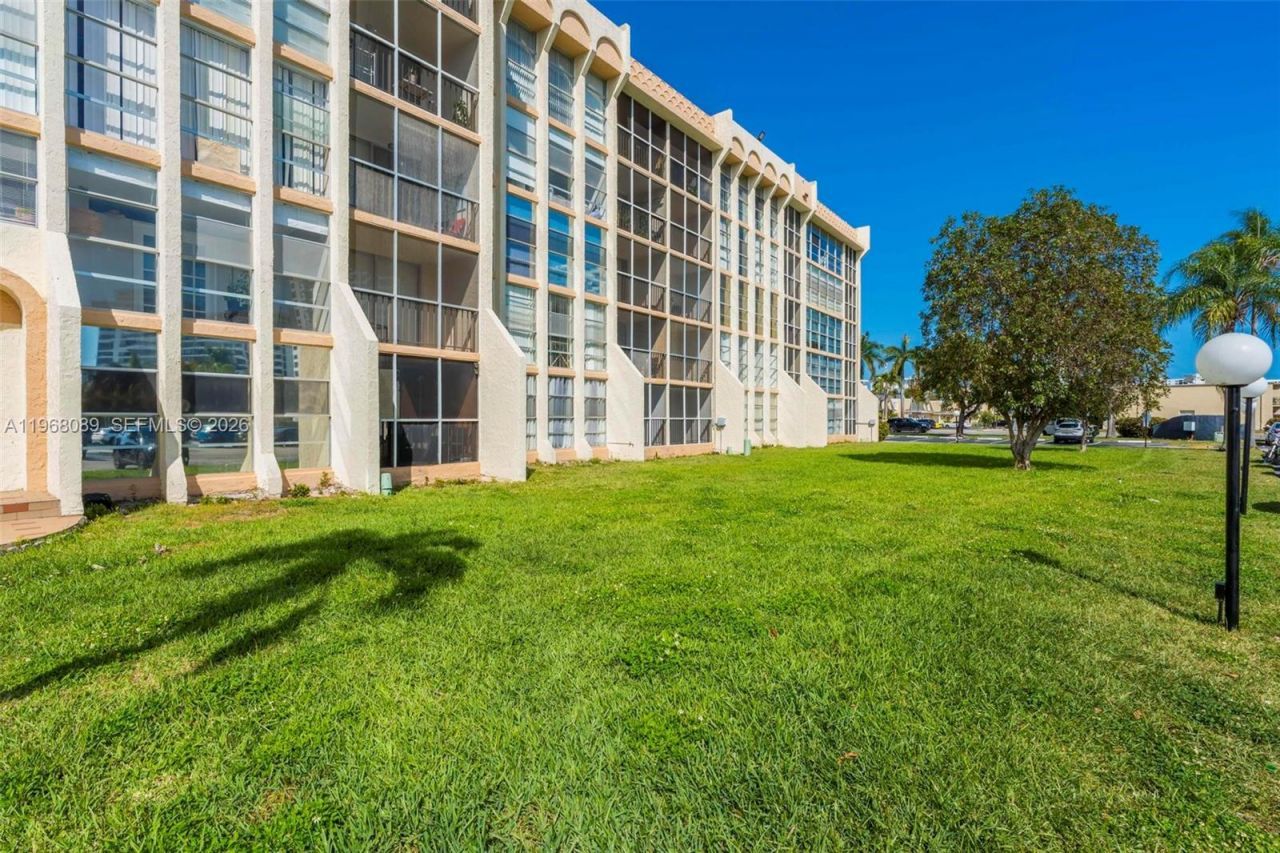 801 Three Islands Blvd, Unit 111, Hallandale Beach, FL 33009 Photo