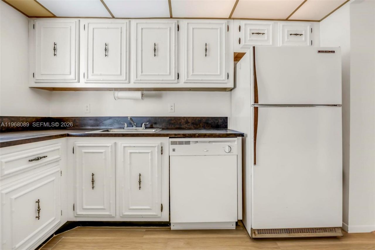 801 Three Islands Blvd, Unit 111, Hallandale Beach, FL 33009 Photo