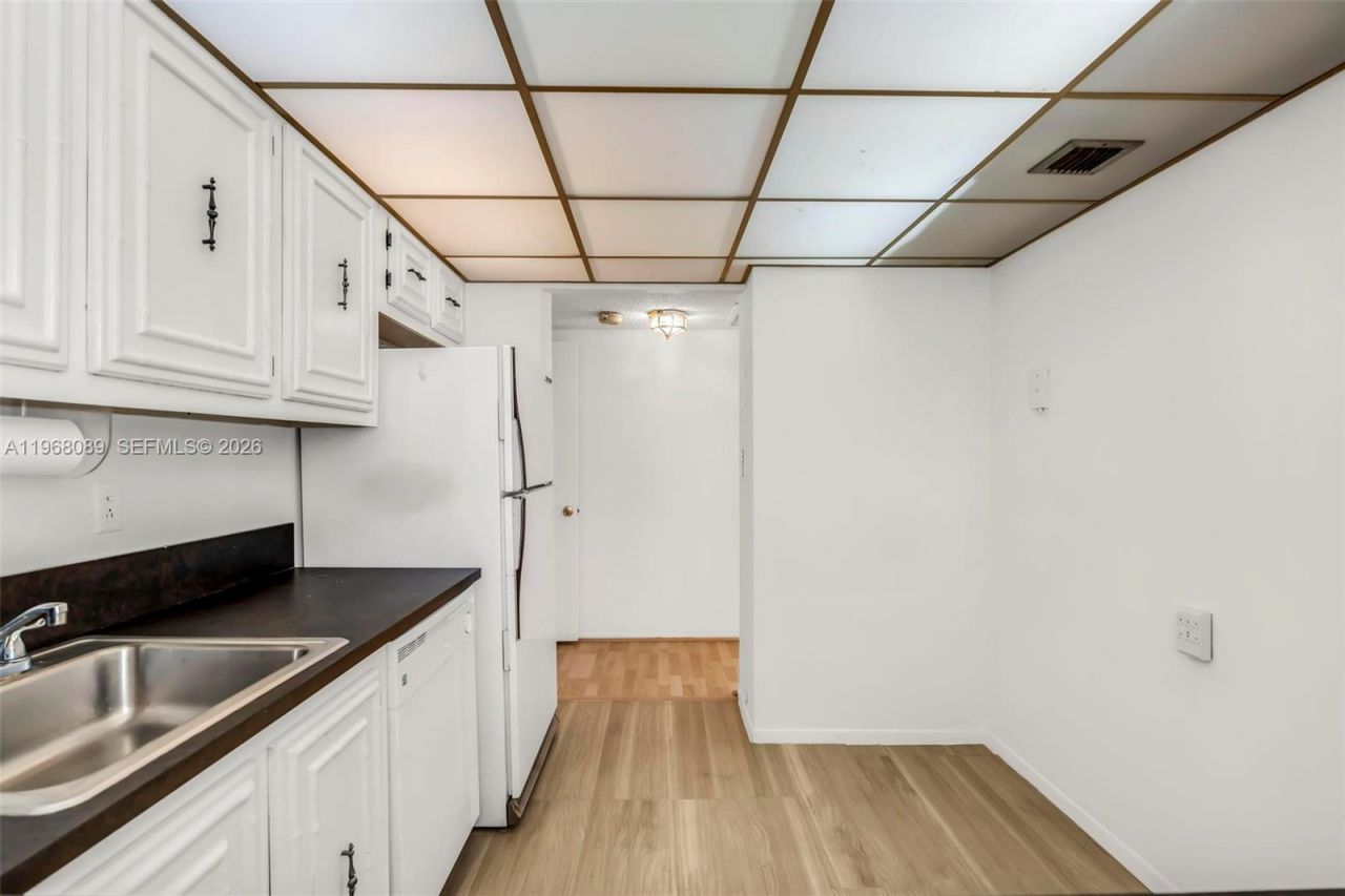 801 Three Islands Blvd, Unit 111, Hallandale Beach, FL 33009 Photo