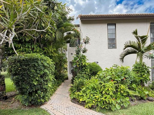 956 Mockingbird Ln, Unit 500, Plantation, FL 33324