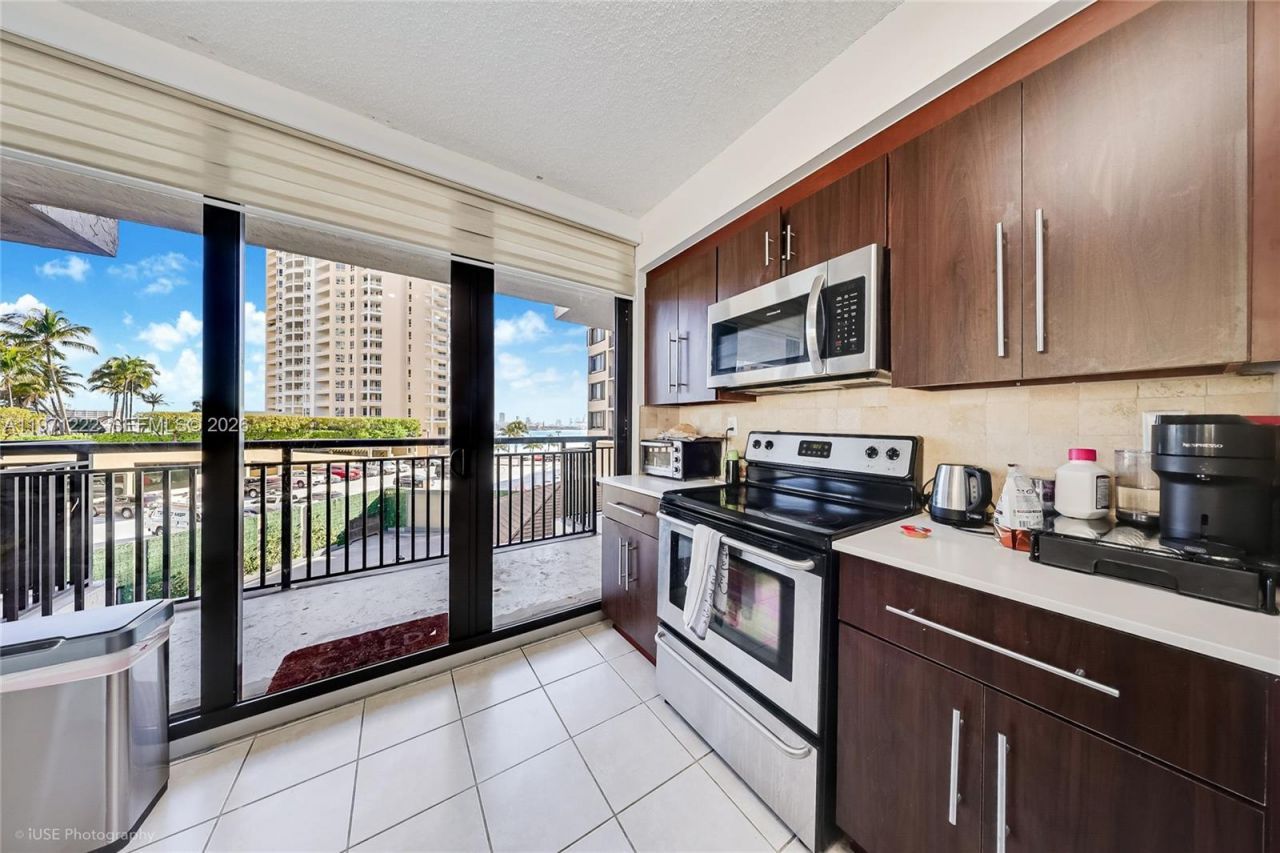 540 Brickell Key Dr, Unit 608, Miami, FL 33131 Photo