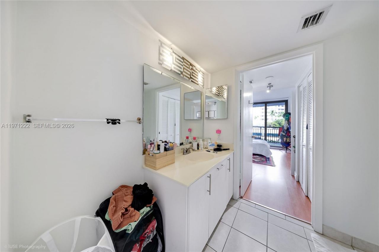 540 Brickell Key Dr, Unit 608, Miami, FL 33131 Photo