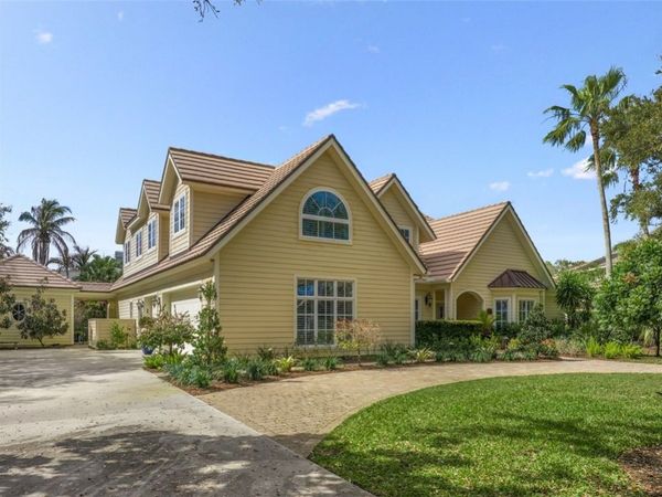 681 N Tomahawk Trail, Vero Beach, FL 32963